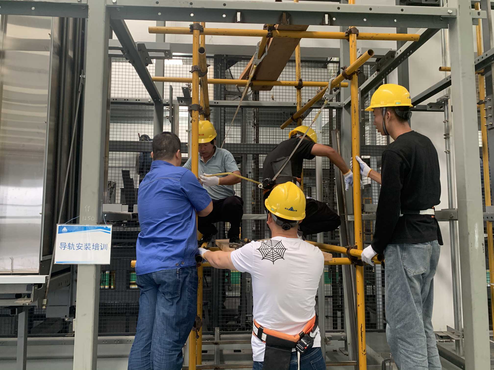    电梯安装培训现场