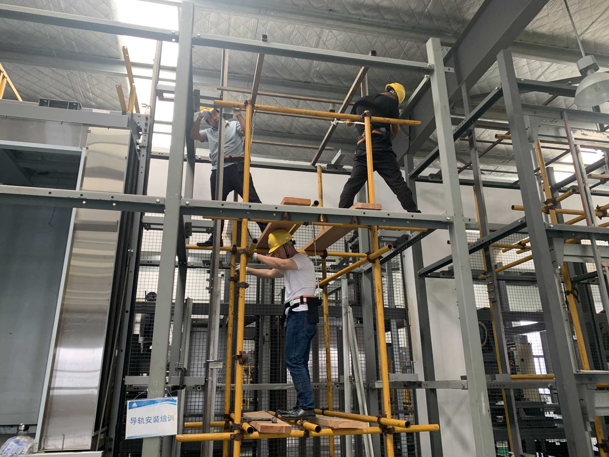    电梯安装培训现场