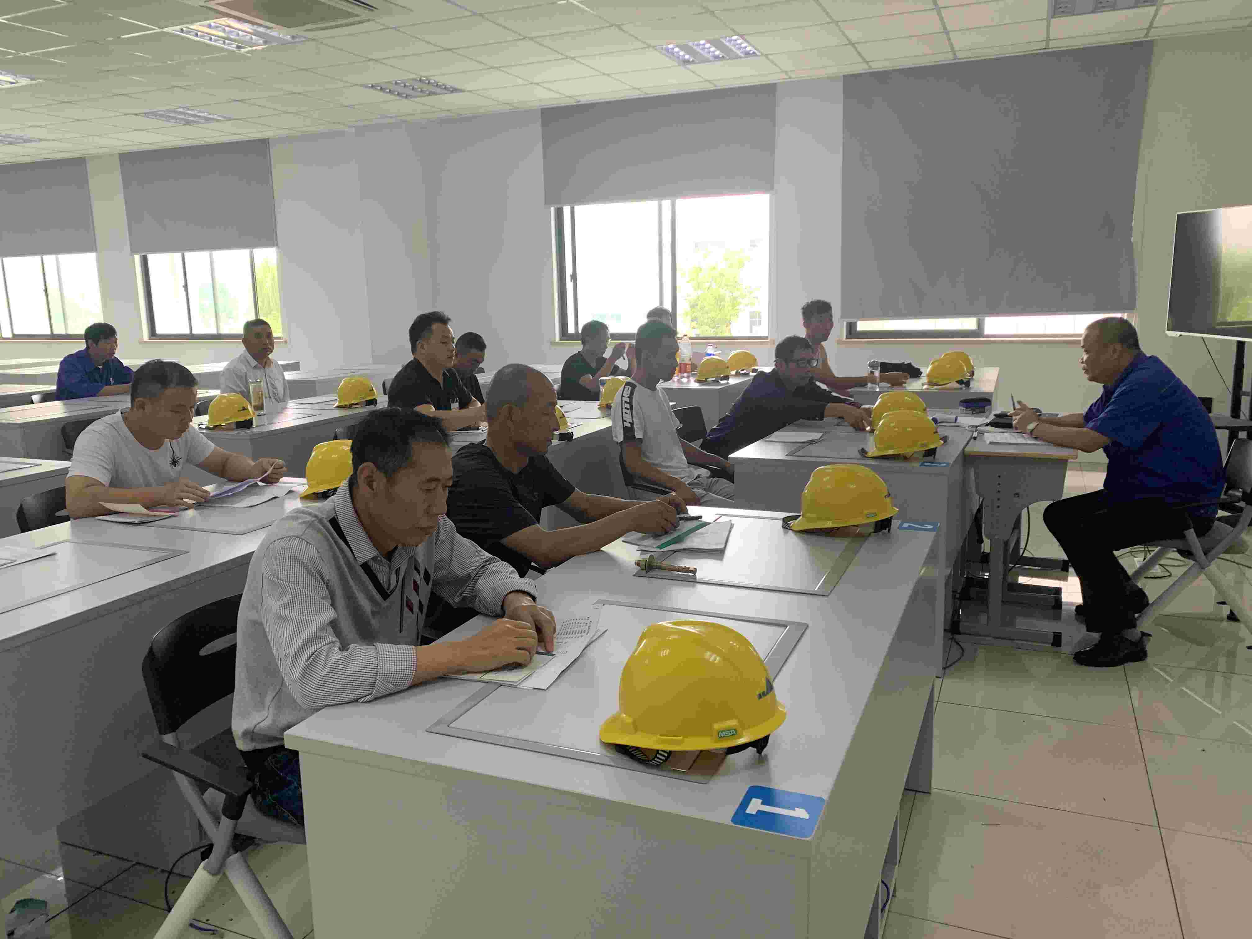    电梯安装培训现场