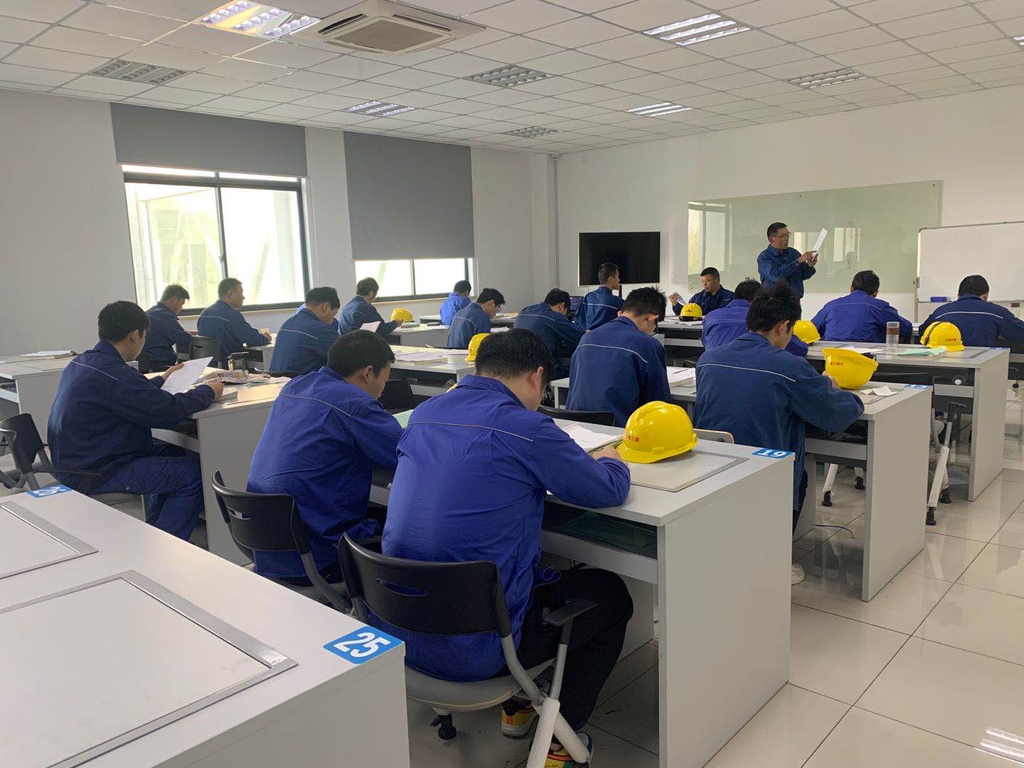    电梯安装培训现场