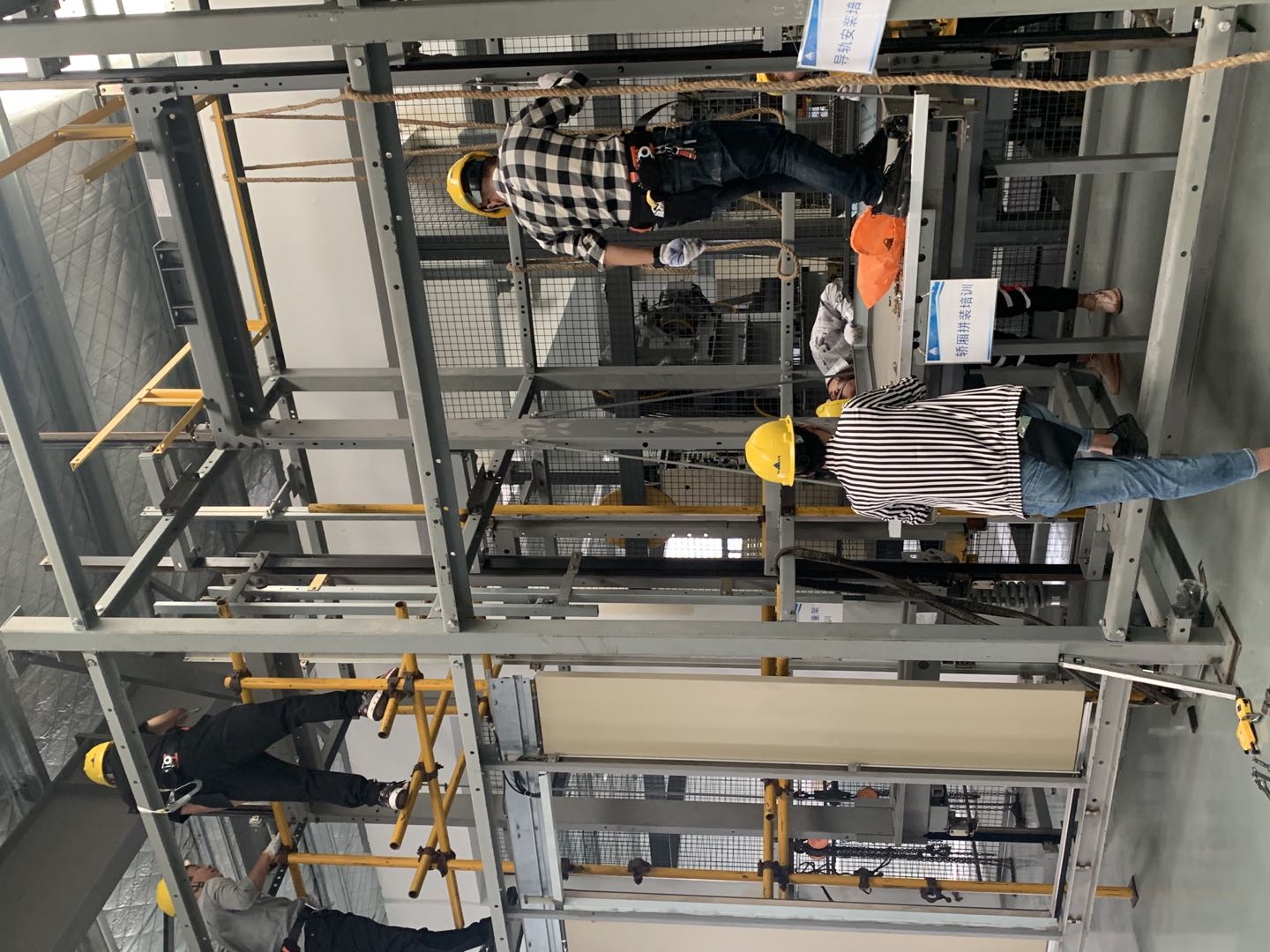    电梯安装培训现场