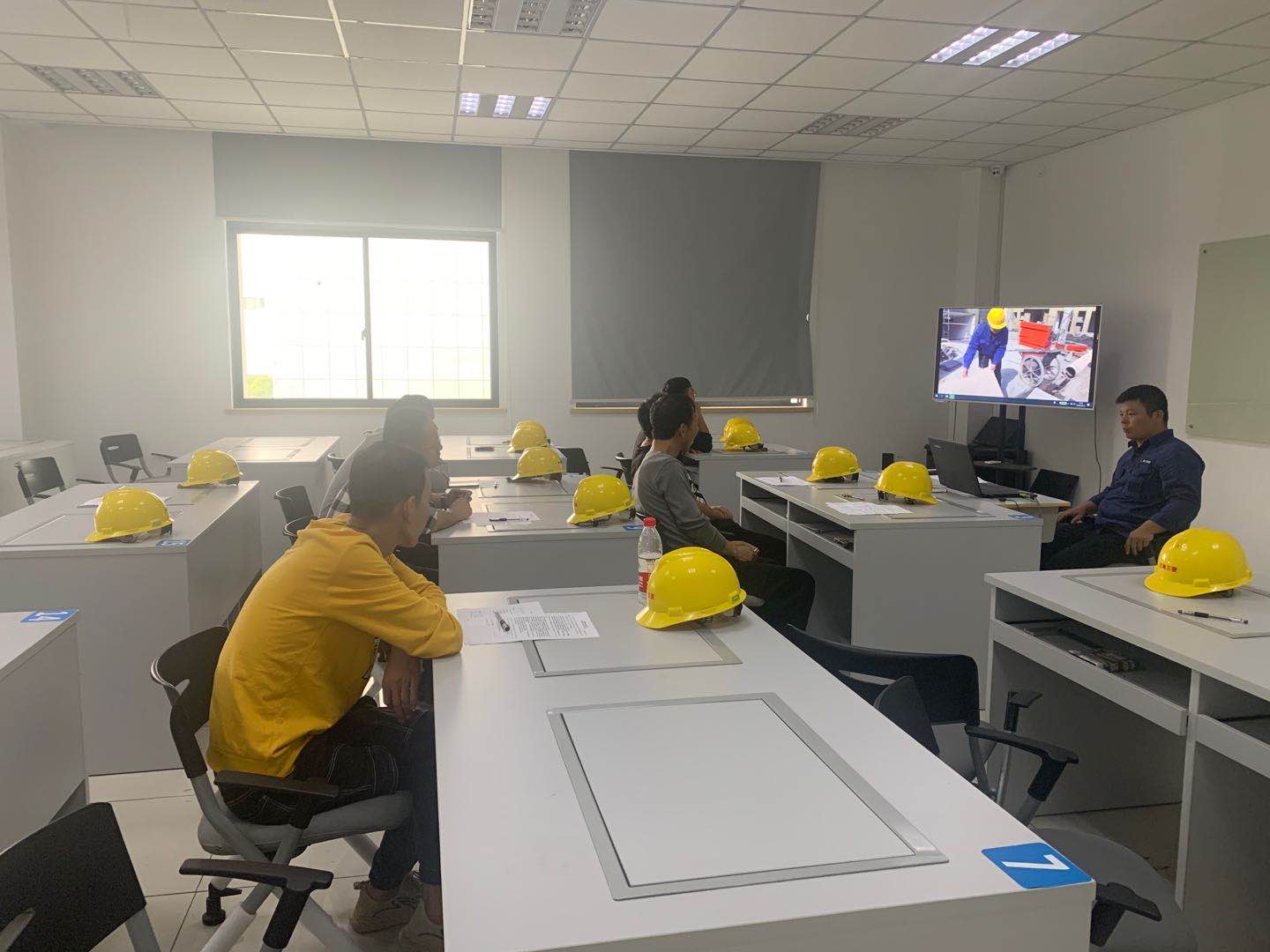    电梯安装培训现场