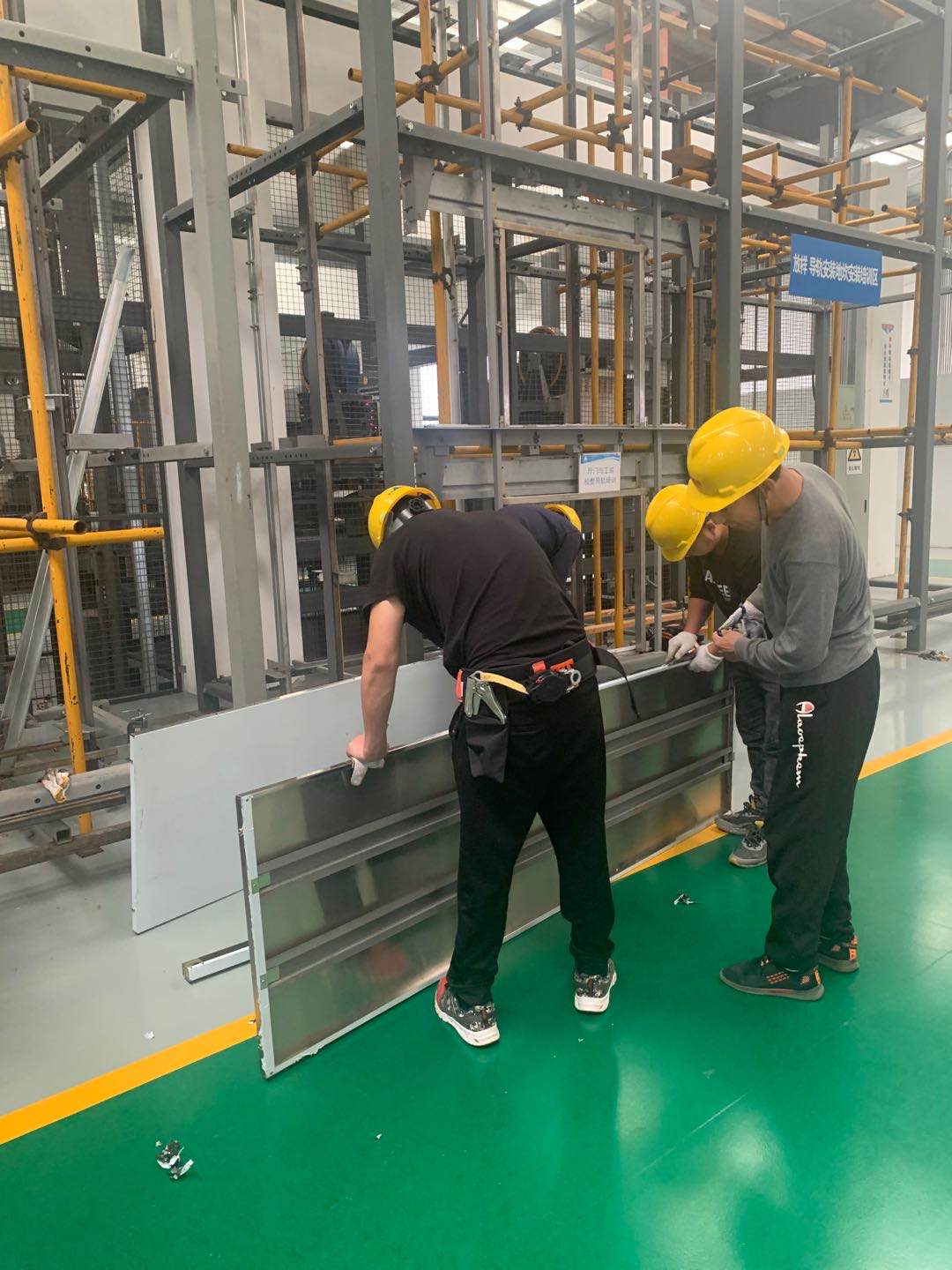    电梯安装培训现场