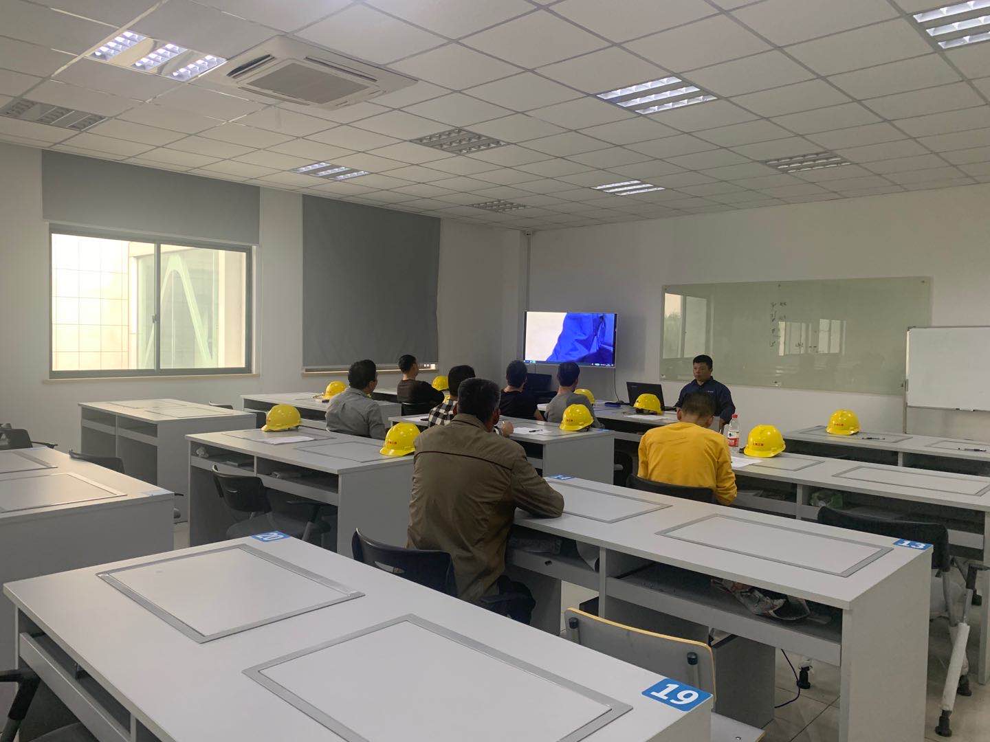    电梯安装培训现场