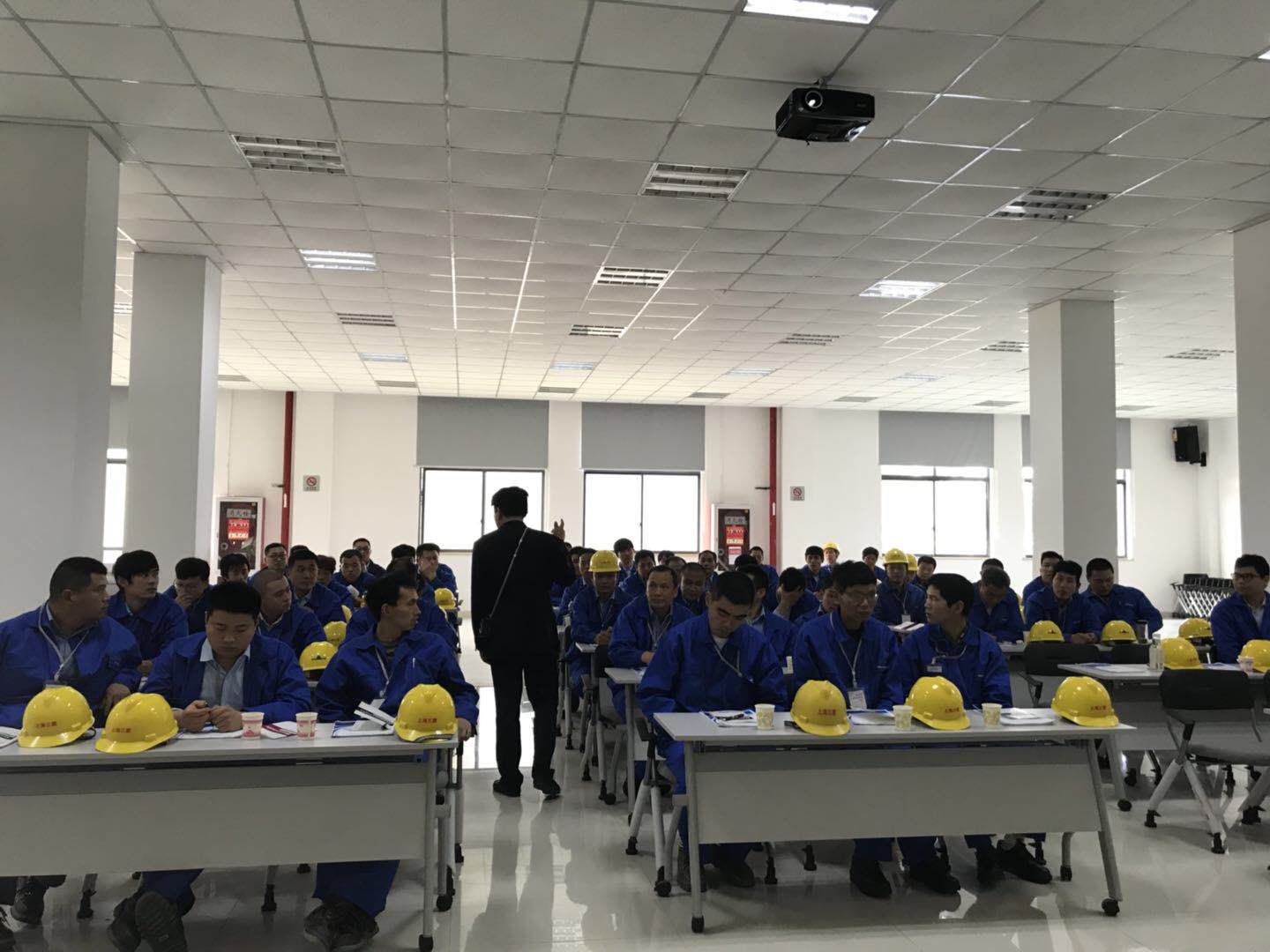    电梯安装培训现场