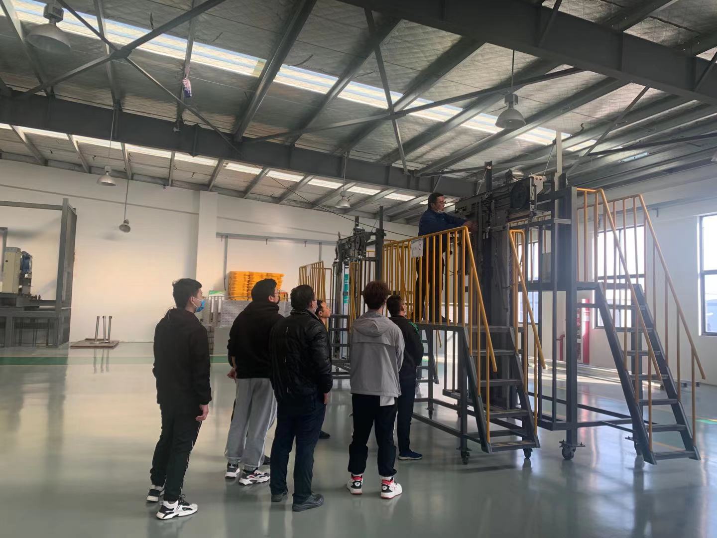    电梯维修保养培训现场