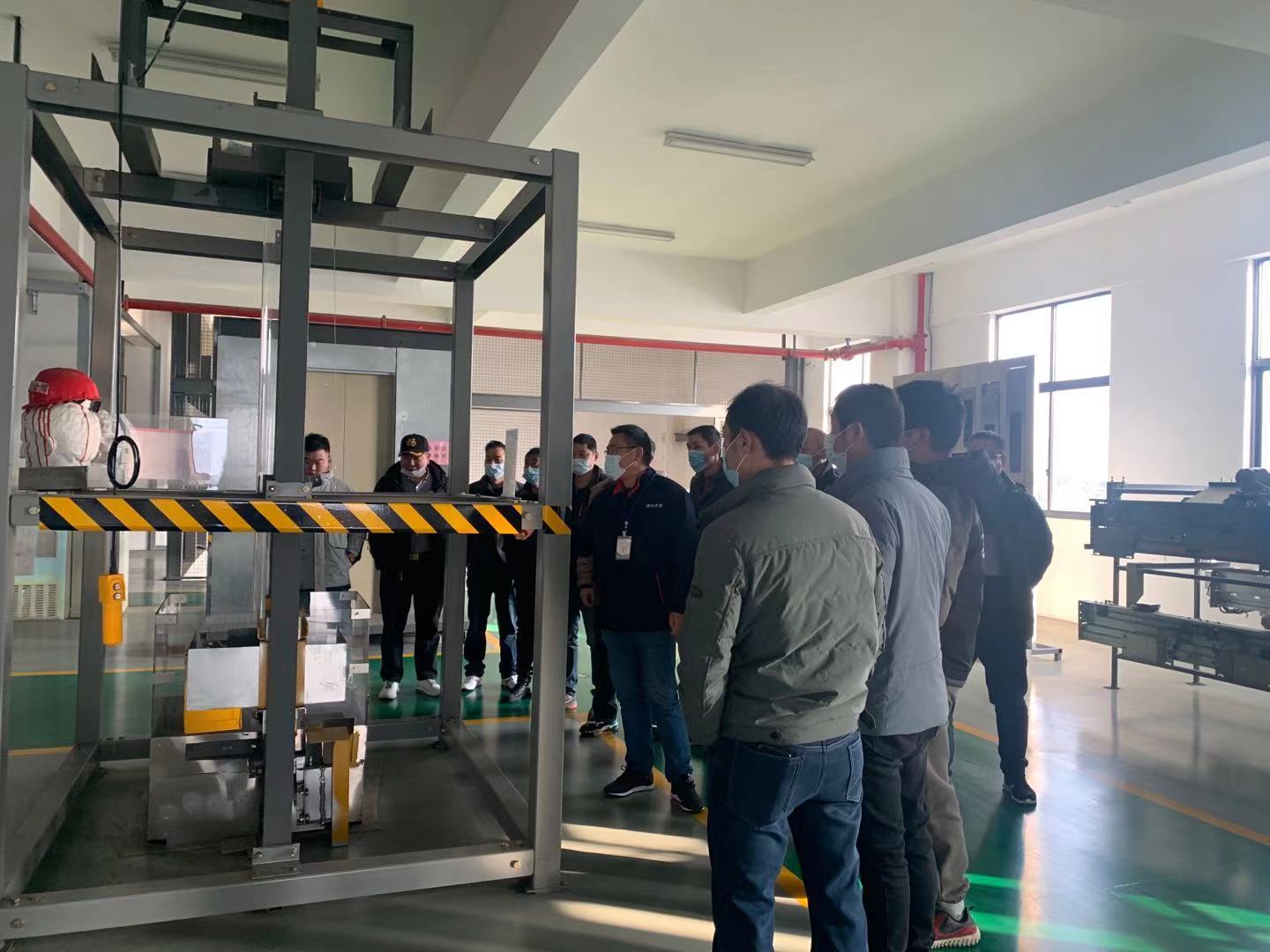    电梯维修保养培训现场