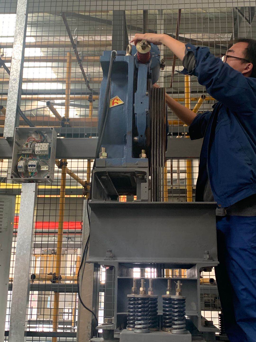    电梯维修保养培训现场