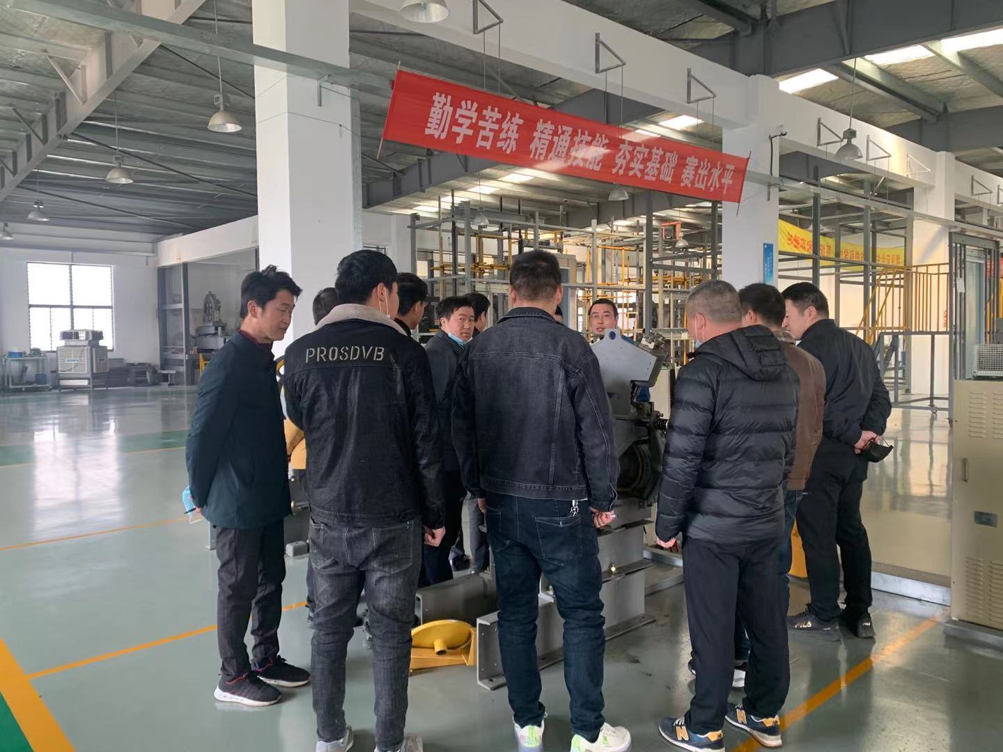    电梯维修保养培训现场