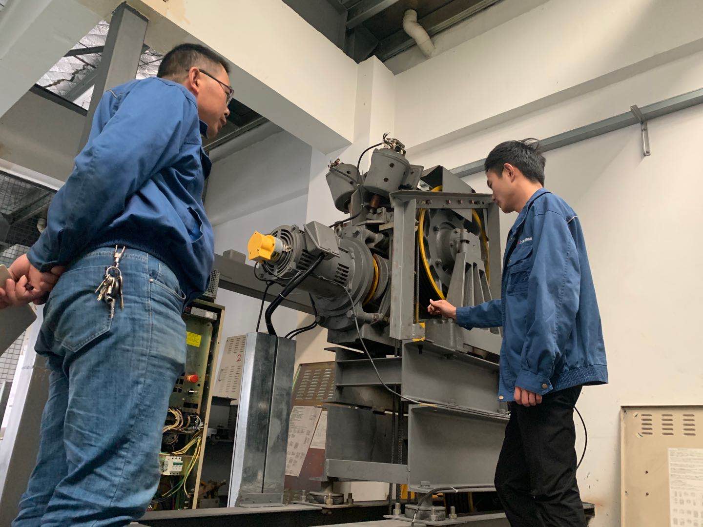    电梯维修保养培训现场